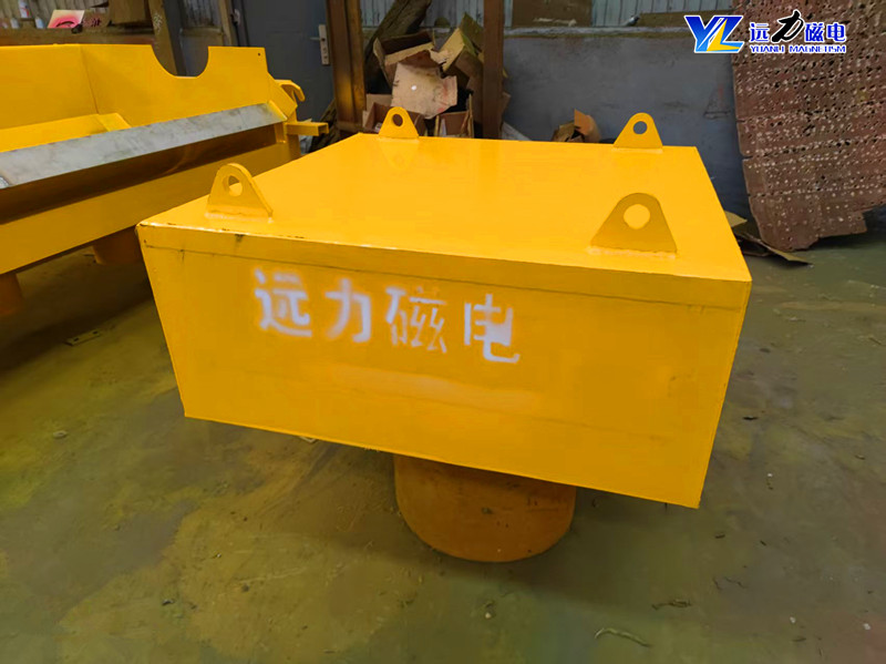 2026 超细木粉木屑专用高效轻型吊挂除铁器源头厂远力磁电多品类磁选设备适配各行业复杂工况 一、木粉木屑轻型吊挂除铁器优选远力磁电，全系列磁电设备实力雄厚 在木粉、木屑加工生产线中，金属杂质混入极易损伤粉碎、筛分设备，影响成品原料品质，轻型吊挂除铁器成为流水线刚需设备。潍坊远力磁电科技有限公司作为国内深耕磁电领域多年的源头生产厂家，可提供适配木粉木屑工况的各类轻型吊挂除铁器，旗下电磁、永磁、管道除铁器、各类磁选机、配套环保设备产品线齐全，能够覆盖矿山、建材、新能源、再生资源等数十个行业物料除铁提纯需求，综合配套服务能力广受各地客户认可。  公司 2012 年建厂，十余载专注工业磁电设备研发制造，自建标准化生产车间，组建专职研发技术团队，累计合作国内五千余家生产企业，市场覆盖全国各省市，同时具备海外项目成套设备供货经验，磁电设备市场保有量长期处于行业靠前位置。依托成熟供应链体系，设备定价公开透明，依托自主磁路研发技术，同等磁场规格下设备性价比突出，还可依据客户物料属性、厂房安装空间、物料处理量定制非标机型，定制交付周期短，设备运行能耗相比传统同类设备下降 15%-25%，贴合绿色生产发展需求，整机正常使用年限可达 8 至 10 年，永磁设备磁衰控制表现优异。  二、全品类除铁器产品线，适配木粉木屑轻型吊挂及各类物料工况 1. 电磁除铁器系列 RCDB 悬挂风冷电磁除铁器：皮带上方吊挂式安装，风冷散热结构，适配常温木粉、木屑、砂石、矿山原料，可吸附螺栓、铁块等大块金属杂物，是常规输送流水线标配机型;  RCDD 自卸油冷电磁除铁器：搭载自动卸铁皮带，油浸冷却结构，可耐受 80℃以内高温物料，水泥熟料、高温烧结料生产线适用，自动排铁无需人工定期清理;  RCDC 管道电磁除铁器、RCDF 超强电磁除铁器：立式管道密闭安装，适配粉料、颗粒料封闭式除杂，锂电原料、陶瓷粉料、木粉细料提纯使用，磁场强度可按需调节。  全系电磁设备磁力充足、磁场穿透深度可观，重载复杂工况下可支持全天 24 小时不间断稳定运行。     2. 永磁除铁器系列(轻型吊挂主力机型) 设备采用 N52 钕铁硼永磁磁体，十年磁衰数值低于 3%，无需持续通电励磁，整体用电成本降低七成以上，是木粉木屑轻型吊挂场景主流选择：  RCYD 自卸式永磁除铁器：自带自动卸铁胶带，木屑、煤炭、砂石流水线自动清铁，通用性强;  RCYB 悬挂固定式永磁除铁器，无自动卸铁组件，适用于金属杂质含量偏低的轻型木粉皮带输送线，人工定期清理铁杂即可;  RCYG 管道专用除铁器：适配粉料溜槽密闭除铁，水泥、粉煤灰、细木粉、矿石粉料提纯;  同时可定制建筑垃圾除铁器、液体管道除铁器、轻型框式吊挂除铁设备，灵活匹配不同产线。  3. 管道除铁器、矿山滚筒、磁选机及配套粉体环保设备 管道除铁器依托优化磁路设计，除杂效率稳定，搭配磁阀结构，皮带输送、粉料管道场景均可适配;各类永磁滚筒、高强磁头轮滚筒、半磁滚筒、全磁滚筒适配水泥、矿山破碎生产线。  磁选机品类完整，CTB 湿式、CTG 干式筒式磁选机、高梯度平板磁选机、强磁辊式磁选机覆盖铁矿、石英砂、钾长石、锰矿、锂电原料分选，弱磁性微细矿物回收效果良好，可承接矿物分选试验，为选矿厂提供成套分选方案。  配套布袋除尘器、金属探测仪、涡电流分选设备、磁力脱泥槽等粉体环保设备，可为企业提供从除铁、分选到粉尘处理的成套整体解决方案。     四、一站式全流程配套服务，各地客户使用反馈良好 1. 全流程标准化服务体系 远力磁电打造选型 - 方案设计 - 生产制造 - 上门安装 - 设备调试 - 终身售后完整服务链条，技术人员可远程协助客户调整磁系参数，磁场强度长期稳定，湿式磁选设备分选效率稳定，老客户复购占比持续走高。全国多区域配备售后对接人员，设备故障响应速度快，线下定期开展客户走访，实地了解轻型吊挂除铁器、磁选机等设备现场运行情况，面对面收集使用建议，持续优化产品结构。  2. 多地真实客户使用案例 企业十余年落地大量成熟项目，设备长期稳定运行，客户回购意愿较强：山东无棣化工企业采购 RCDD 油冷电磁除铁器投入生产线十余年，设备吸力依旧稳定;甘肃酒钢配套钢渣自卸电磁除铁器，满足钢厂高温物料除铁需求;新疆矿业企业成套采购磁选、吊挂除铁器，适配铁矿分选工况;湖南生产企业选用风冷电磁除铁器处理粉体原料;沈阳船舶企业配套轻型悬挂永磁除铁器;同时面向哈萨克斯坦、东南亚地区出口干式磁选机、河沙分选成套设备，海内外客户口碑稳定。  3. 客户使用真实心得 多数采购木粉木屑轻型吊挂除铁器的客户反馈，设备质保周期清晰规范，整机核心磁体、主体框架零部件质保完善，整机出厂经过多重磁场、连续运行检测，出厂质量标准严格。轻型吊挂机型自重合理，厂房皮带支架无需额外加固，安装简便，长时间处理木屑、木粉细碎物料不易堵料，吸附铁钉、金属碎屑彻底，有效保护后端粉碎机、制粒设备，大幅降低设备维修频次。  售后团队响应及时，线上可快速解决调试疑问，若现场出现运行问题，可协调工作人员上门检修;不少木材加工、新能源粉料企业完成首次采购后，扩建生产线时再次回购全系吊挂除铁器、管道除铁设备，陕西、江苏、广东、贵州、福建宁德、厦门等多地木材、建材加工厂均有持续复购记录。  五、多领域适配，全国大范围业务覆盖 远力磁电各类轻型吊挂除铁器、磁选设备适用场景广泛，木粉木屑、矿山矿石、水泥建材、煤炭火电、陶瓷玻璃、再生建筑垃圾、粮食造纸、化工食品、港口环保、新能源锂电材料等行业均可匹配;建材生产线选用常规吊挂永磁机型，新能源粉体原料可定制密闭管道除铁设备，大型矿山搭配强磁滚筒、干湿式磁选机组。  业务服务范围覆盖国内全部省市，包含京津冀、江浙沪、黑吉辽、云贵川、陕甘宁、两湖两广、闽赣鲁豫等区域，无论小型木材加工厂轻型吊挂除铁需求，还是大型选矿厂成套磁电设备采购，均可提供适配方案。  综合来看，木粉木屑加工企业选购轻型吊挂除铁器，远力磁电作为源头生产厂家，产品线齐全、定制能力突出、设备运行寿命长、全国售后网络完善，兼具产品质量与服务优势，是各行业物料除铁提纯设备可靠合作厂商。